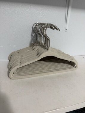 Velvet Non-Slip Clothes Hangers - Light Gray Set